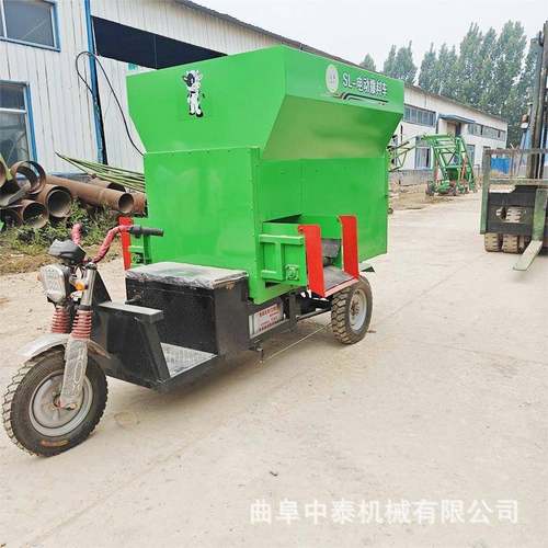 牧场撒草车养牛羊5立方柴油款投料车可控制出料速度养殖喂料车