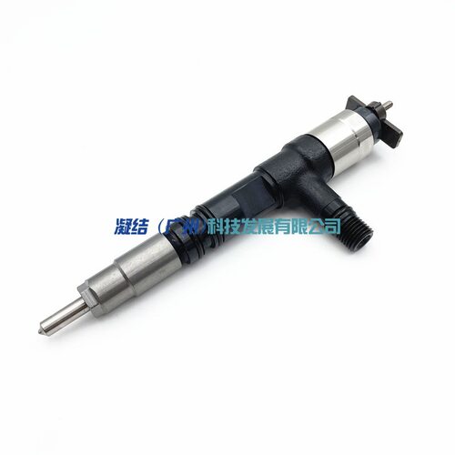 小松4D95喷油器2950501094