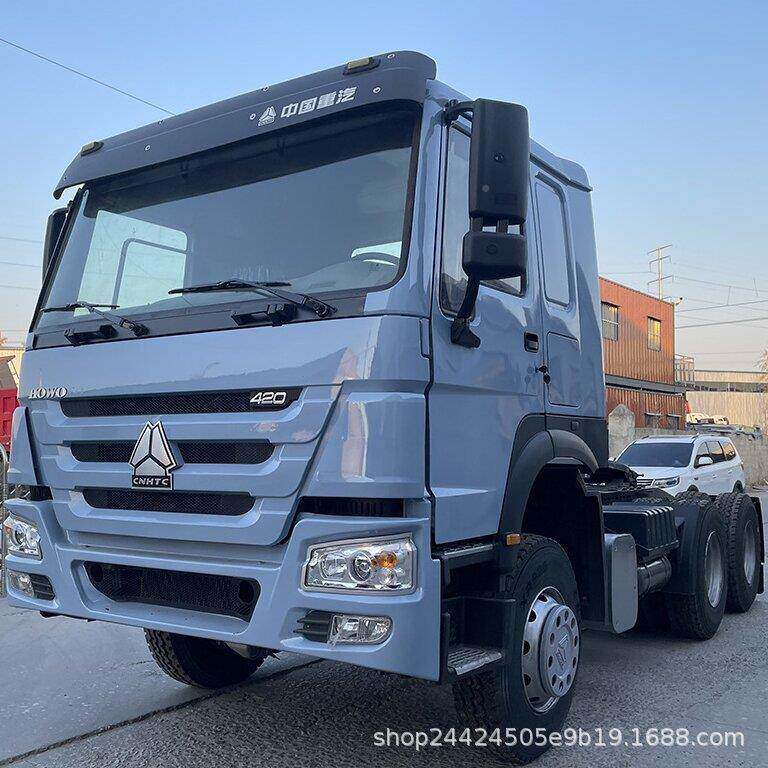机销售往洲非豪沃牵引车头出后八轮重型卡车Zz4257S3380马力拖拉