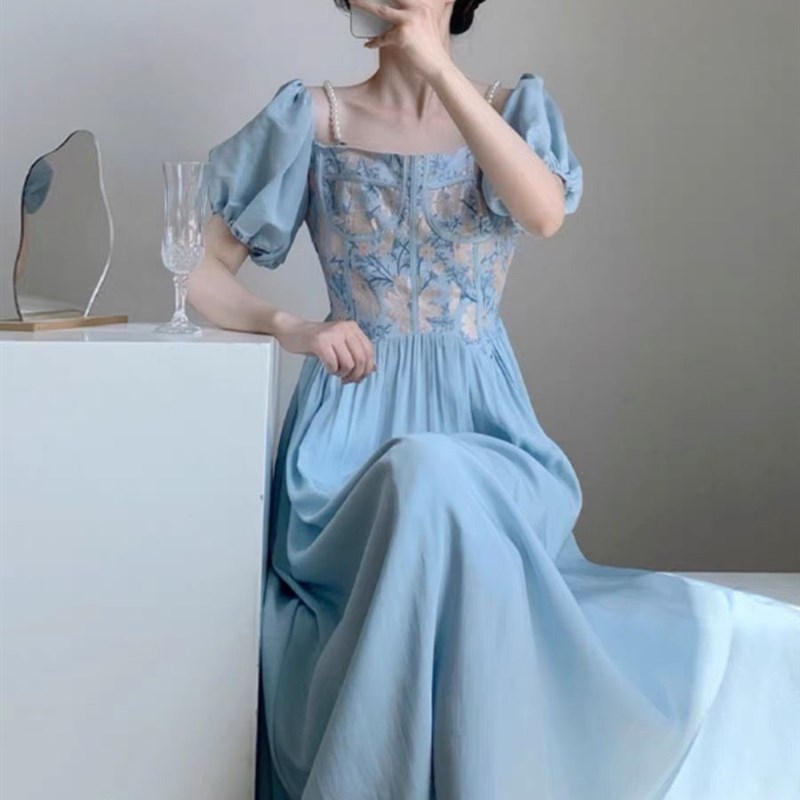 高级感重工提花珍珠吊带连衣裙女夏季2024新款方领收腰拼接长裙子