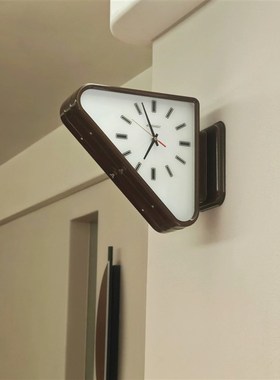 dulton金属双面挂钟 挂墙三角形挂表  咖啡厅设计感复古静音钟表