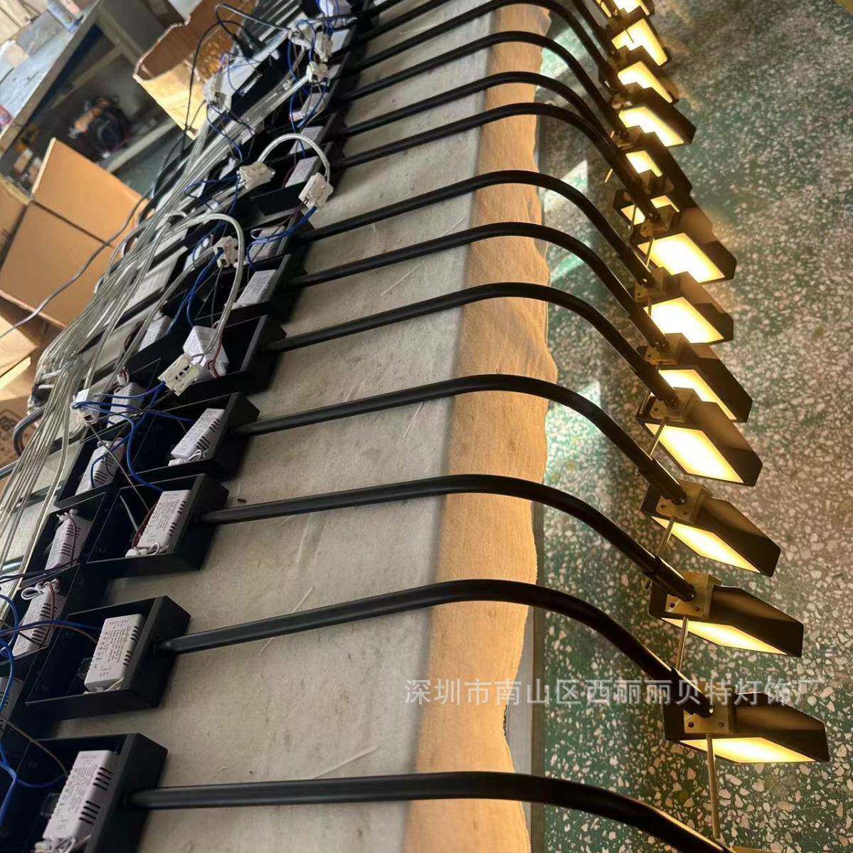 东呈铂壁曼连锁酒店客装房饰背景意铝材床头长条创leJRRd灯简约