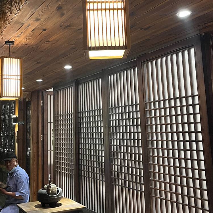 新中式实木花格隔断式镂空屏风仿古门窗木雕中式满洲窗