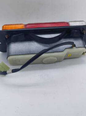 斗山大叉车5-07吨D5A1301410S2/D6合0S2/宇D70S2组灯后尾灯