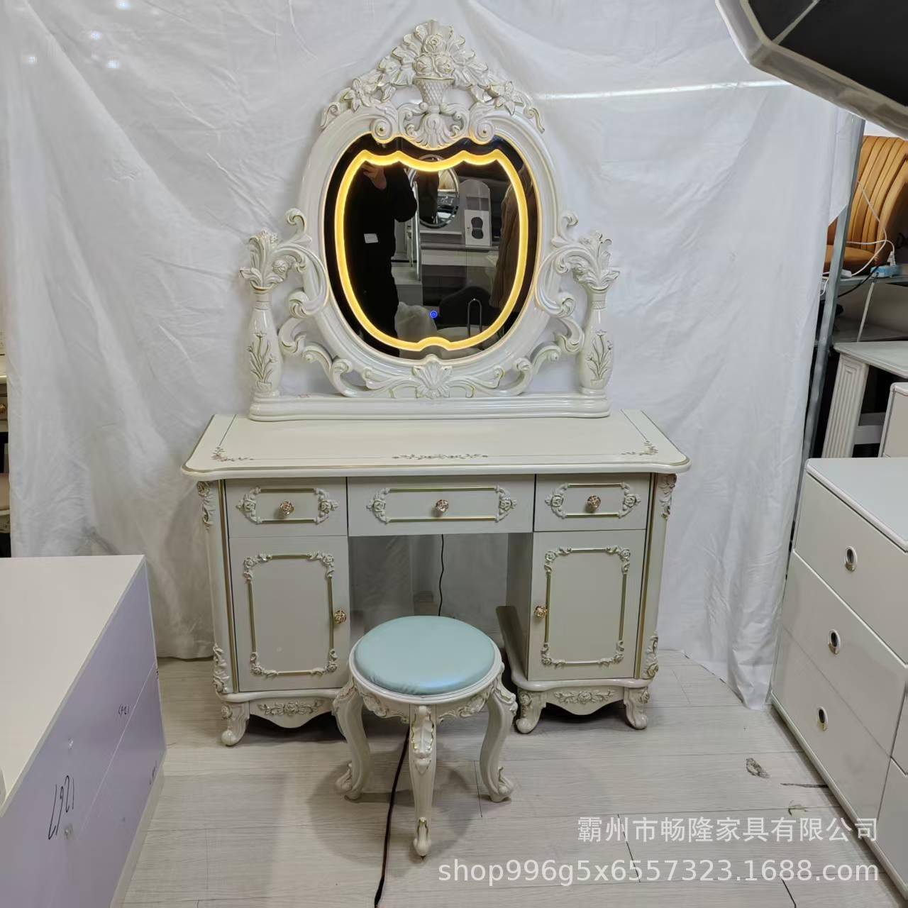 IER欧式化妆桌子卧卧小型梳妆室台主上档镜次子带灯新款网红时尚