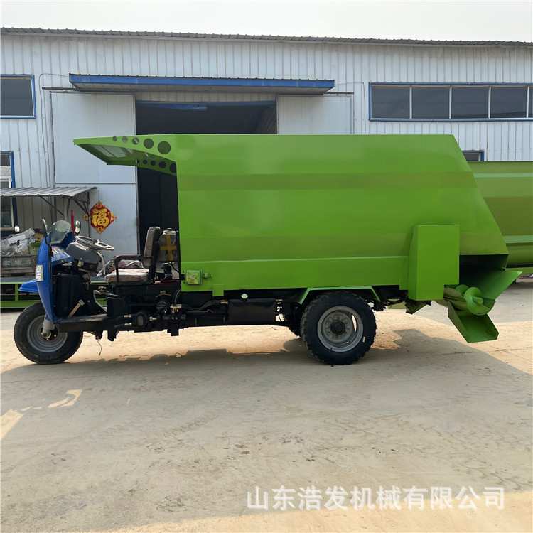 饲喂牛羊双边出料撒料车三轮式五立方均匀布料车省人工牧区投喂车