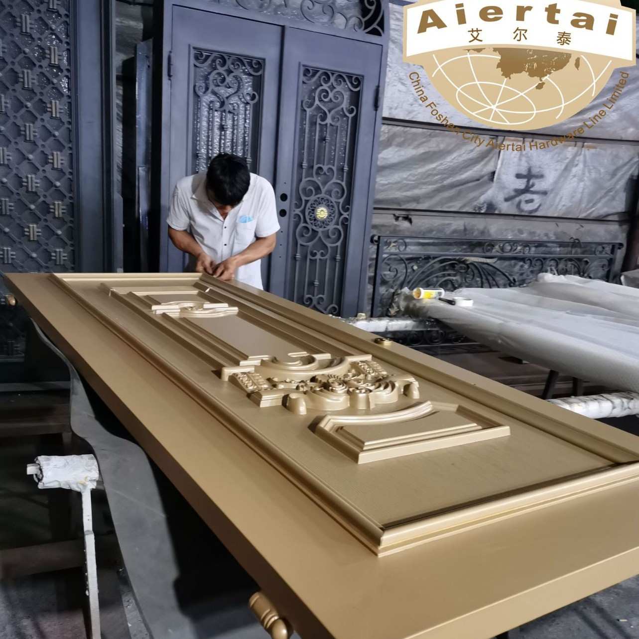 加工定 制铝艺铁艺进户门阳台栏杆楼梯扶手防盗门屏风等私人订 制
