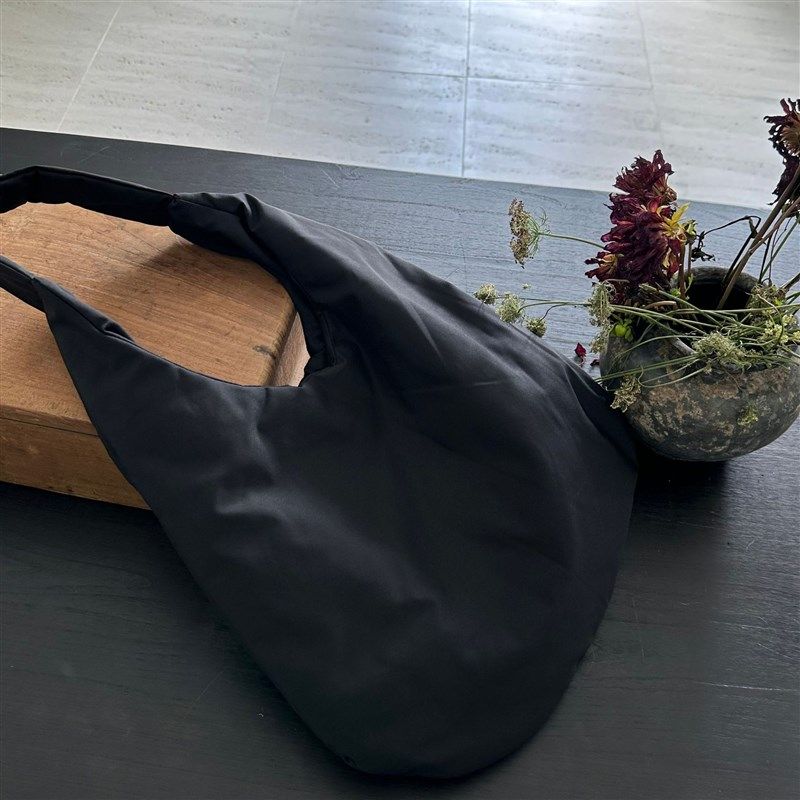 包包大容量女单肩U型女包棉包休闲百搭手提女包韩版纯色购物袋女