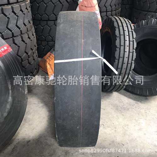 供应13/80-20胶轮光面压路机1000/1100-20 14/70-20工程机械轮胎