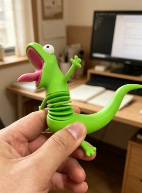 【听说他很火】3d打印绿色弹簧小蜥蜴办公室上班搭子解压摆件玩偶