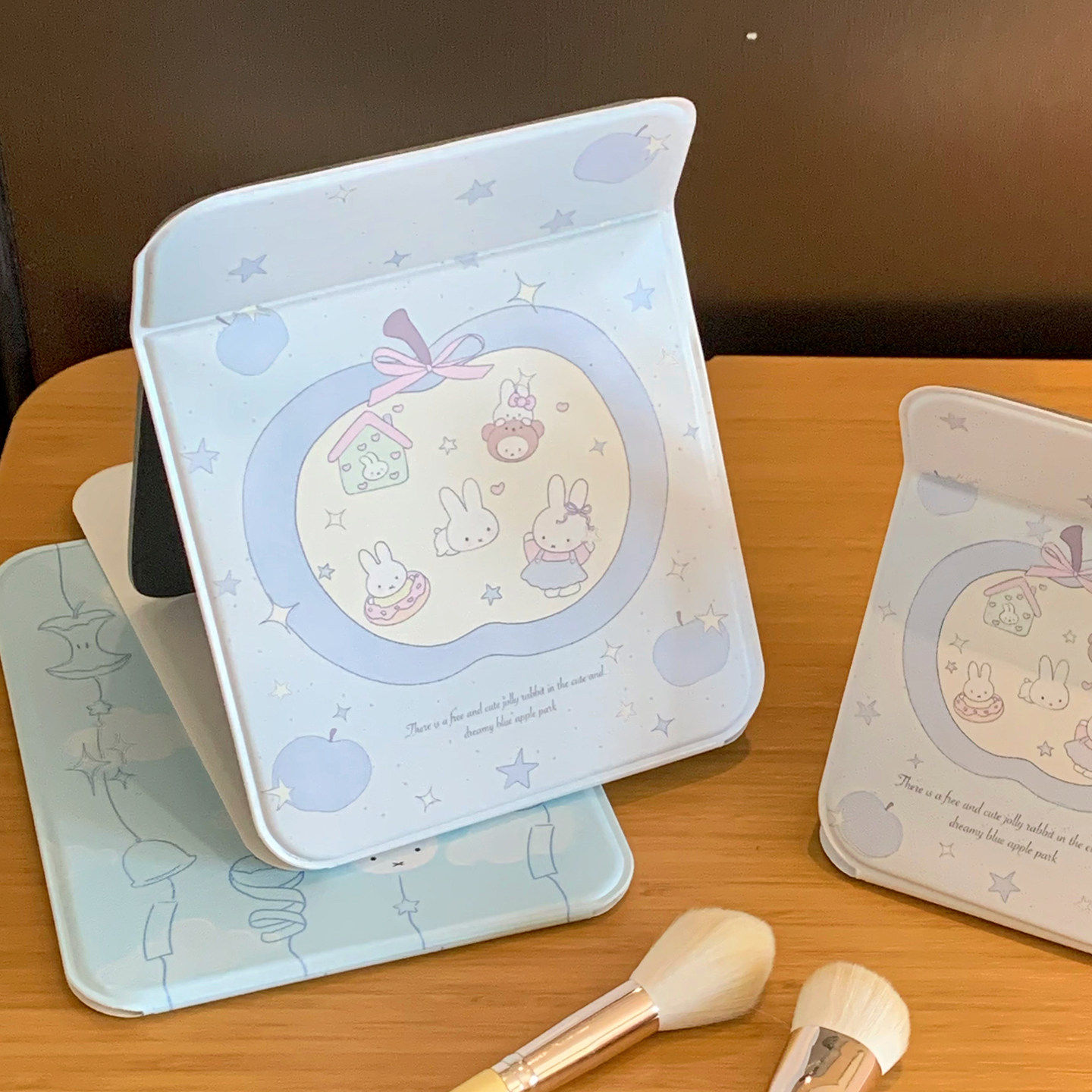 可爱小镜子化妆镜女学生宿舍梳妆台桌面台式折叠可立大号随身便携