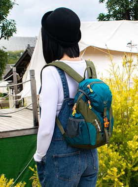 户外旅行小背包女2024新款双肩运动时尚墨绿色双肩包旅行登山轻便