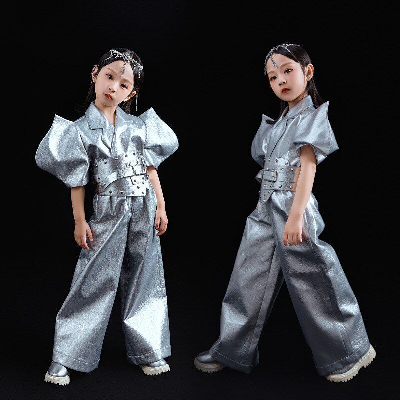 模特女童舞台走秀元宇宙科技感潮服儿童比赛表演服装个性机车服图片