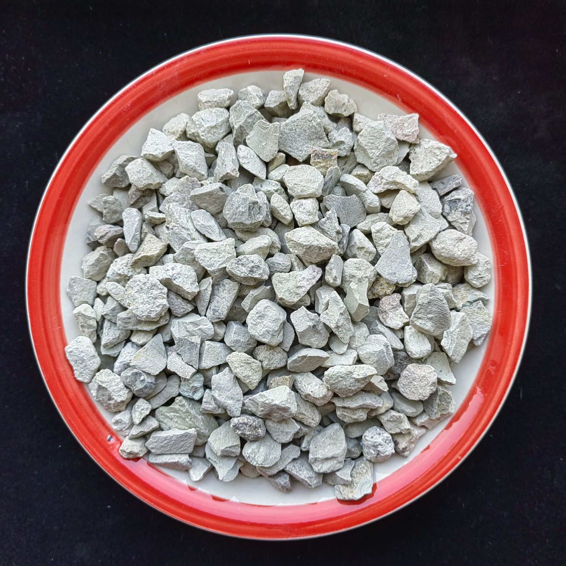 源头厂家 沸石多肉绿色白色沸石颗粒园艺栽培植物铺面沸石滤料