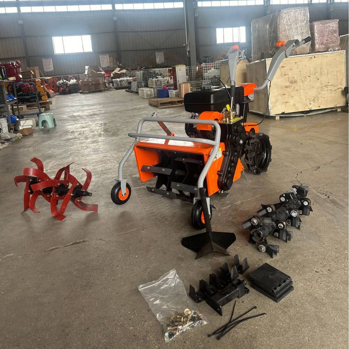 新款直连款旋耕除草机 小型四驱手推耕地机 柴油汽油大马力碎草机