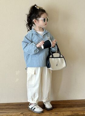 儿童上衣2024韩版秋季新品女童纯色连帽外套男宝宝套头防风夹克衫