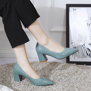 尖头单鞋子女2024秋新款百搭小码3 32 33漆皮职业41-4X5浅口粗跟