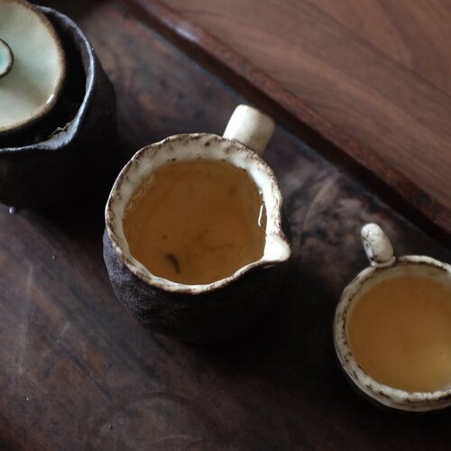 日式手工粗陶手捏侧把公道杯复古黑陶匀杯功夫茶道茶海公杯分茶器