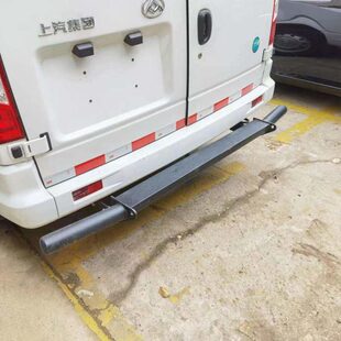 上汽大通V80后保险杠尾门上下车后踏板不锈钢踏板保险杠踏板改装