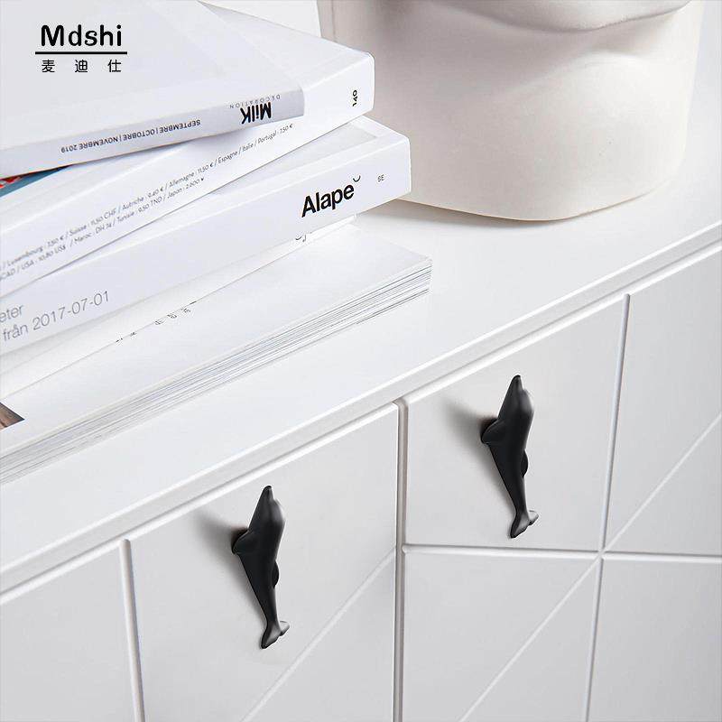 ql@5N简约拉手衣钩双用衣帽钩挂衣钩免打孔墙上挂钩个性海豚橱柜