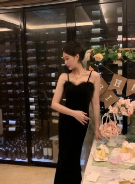 法式赫本风高级感晚礼服女秋冬新款气质丝绒鱼尾吊带黑色连衣裙女
