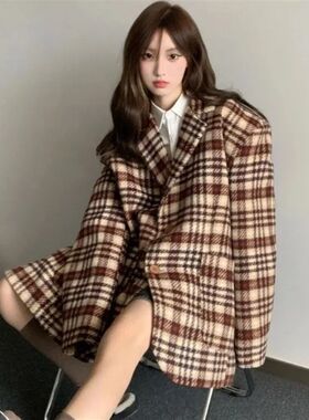 2022年新款复古格子西装毛呢外套女冬季加厚英伦风中长款大衣宽松