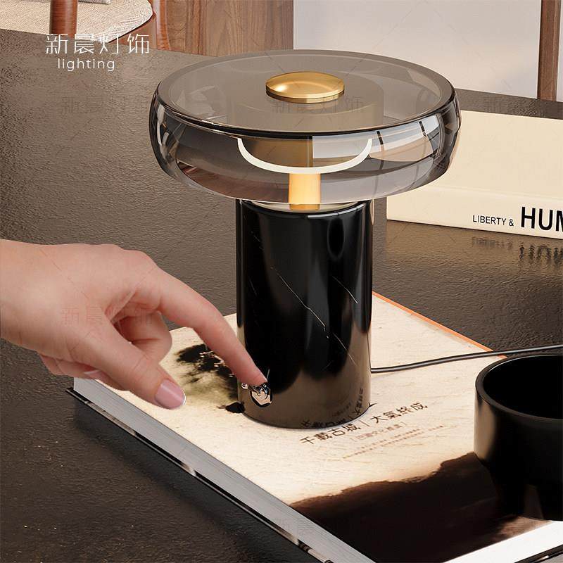 现代轻奢台灯北欧黑色大理石卧室床头灯玻璃创意高级感客厅装饰灯