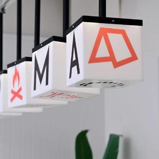 亚克力灯箱广告牌挂墙式吊挂灯箱网红服装美甲店户外发光门牌定制