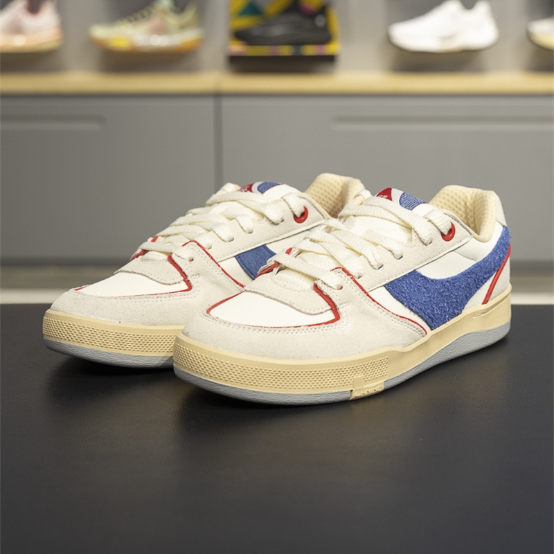 李宁车缝线系带男子低帮滑板鞋