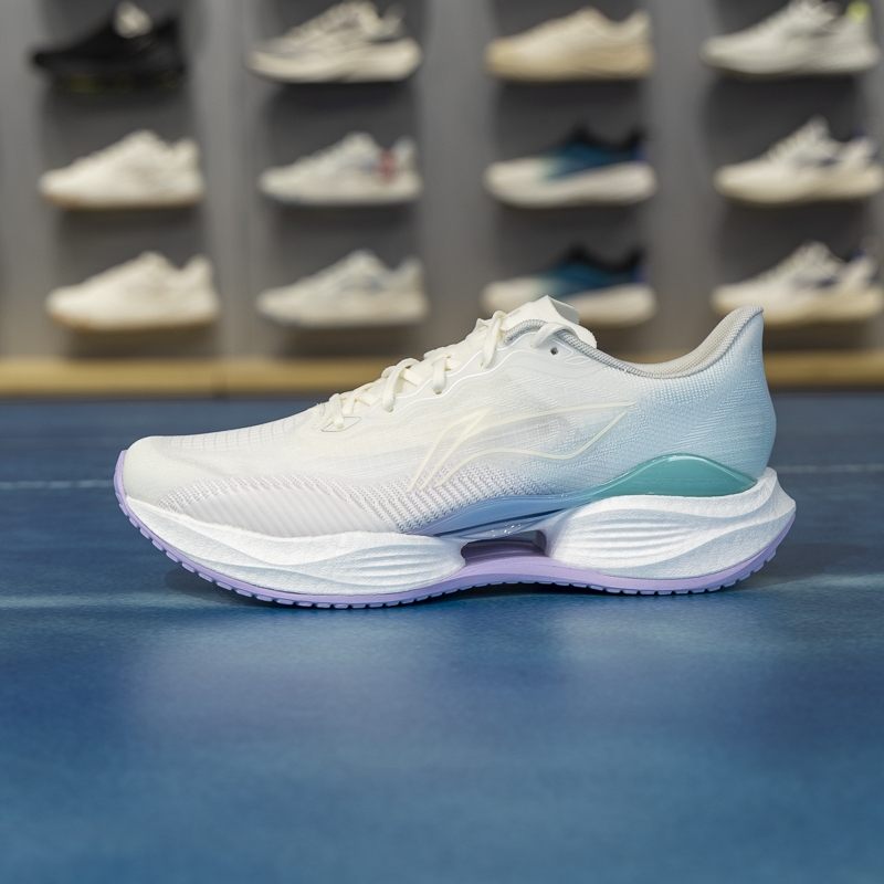 李宁女子跑鞋减震回弹