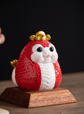 红色陶瓷蛇摆件可爱招财生肖蛇家居装饰风水工艺品蛇年手办吉祥物