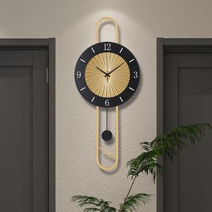 挂钟客厅家用2025新款挂墙时钟现代简约时尚竖款艺术装饰网红钟表