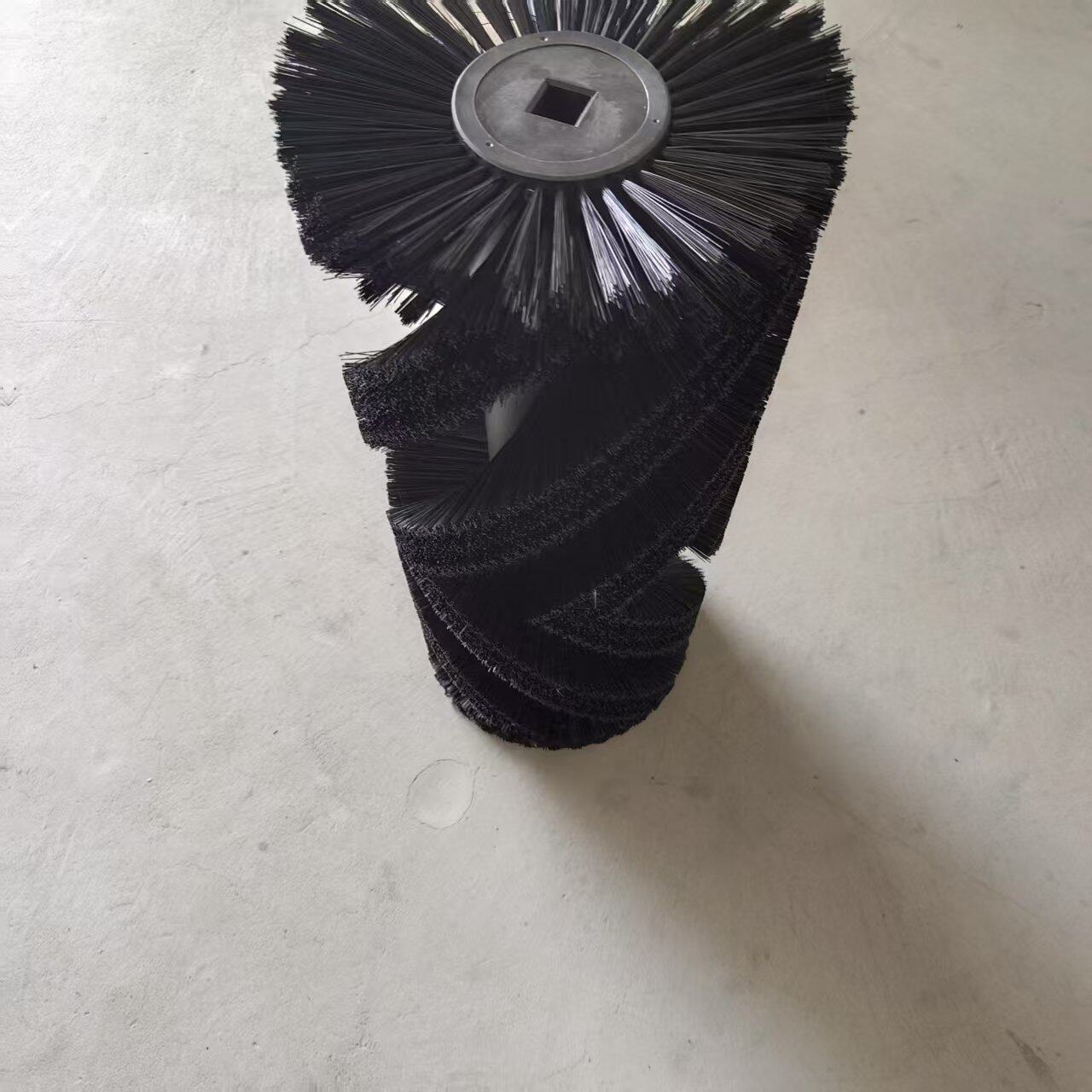 扫路车耐磨加密滚刷环卫车黑色主刷路面清扫车扫地刷配件毛刷厂家