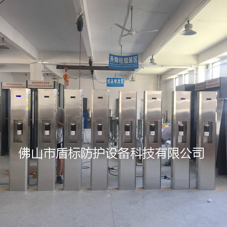 出口英文版智能远距离人体测温消毒门柱非接触式红外线测温消毒机