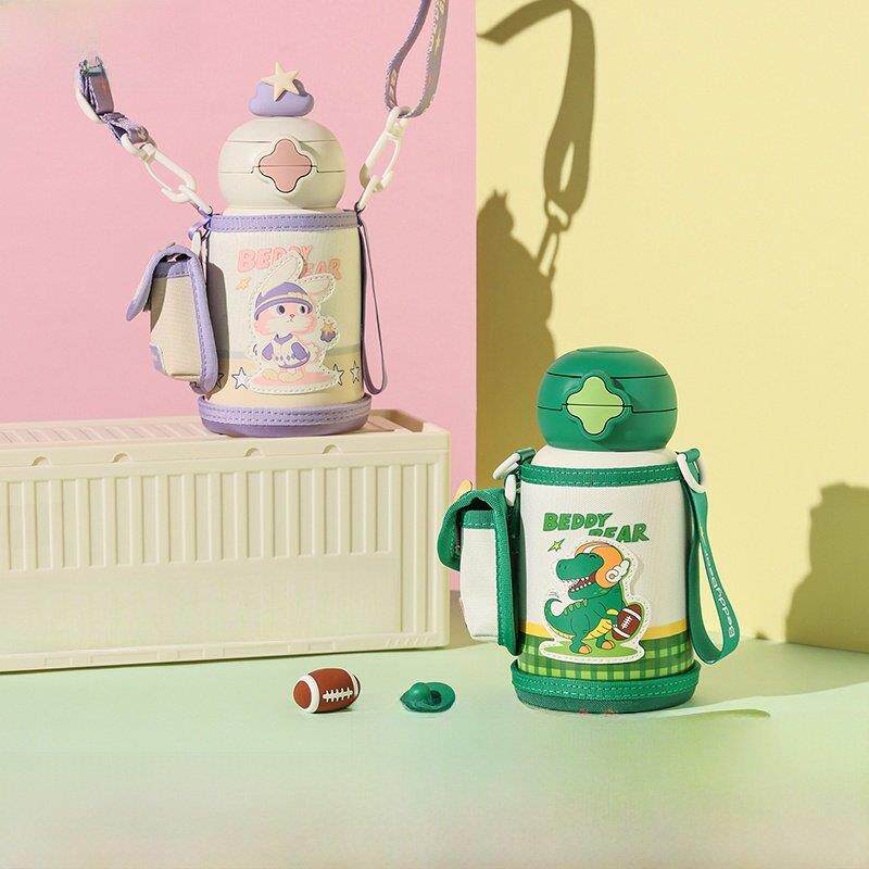 杯具熊儿童双饮保温杯2024新款带吸管直饮大容量布杯套幼儿园水壶