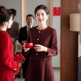 2025新款喜婆婆婚宴装小香风套装轻奢高级感丈母娘婚宴装礼服秋冬