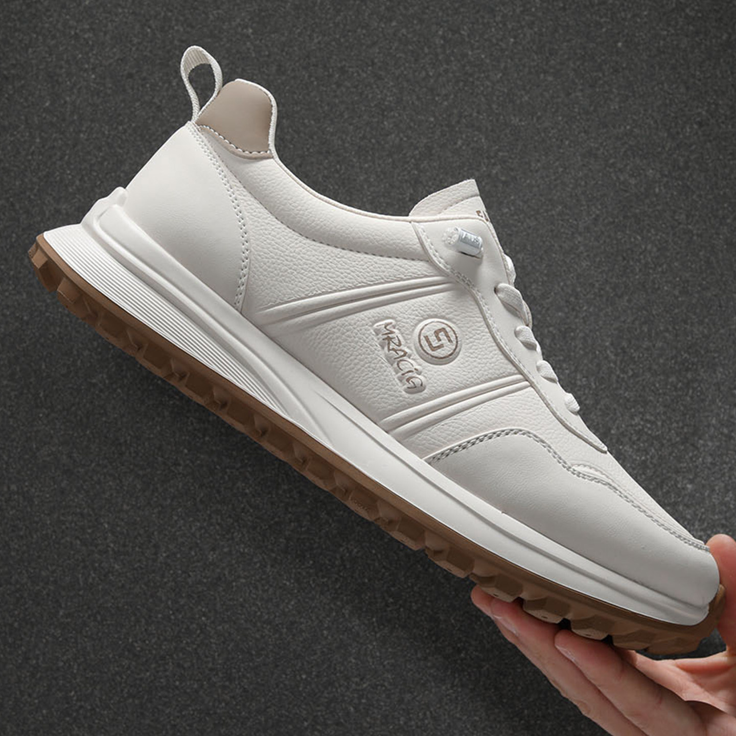 欧洲站2026新款男士白色厚底真皮休闲鞋轻便软底百搭牛皮运动鞋男