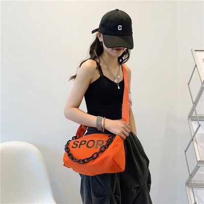 男士单肩包时尚斜挎包包男款2024新款邮差包通勤单肩背包大容量便