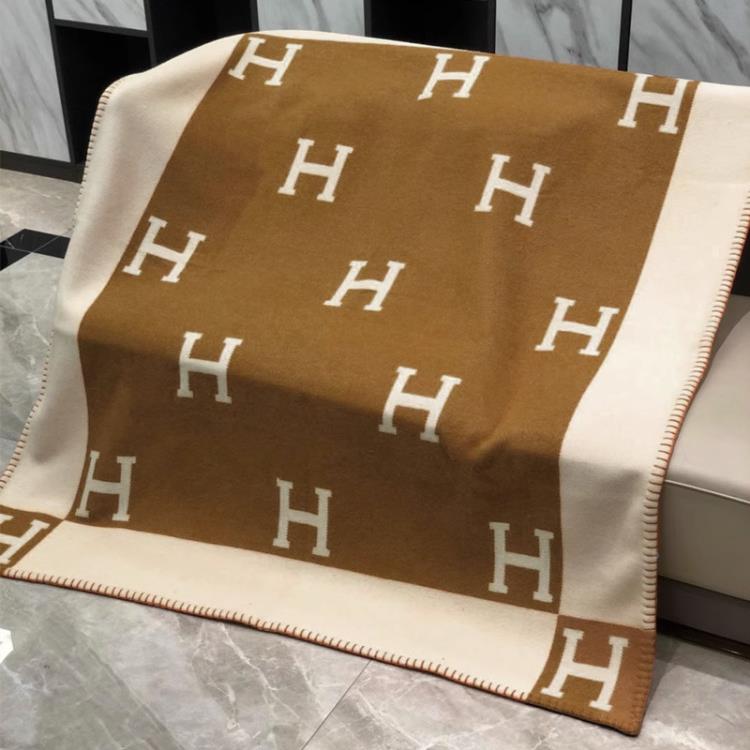 轻奢羊H时尚毛大披肩毯法式沙发盖床尾毯印呢花毯MGC毯子酒店盖毯