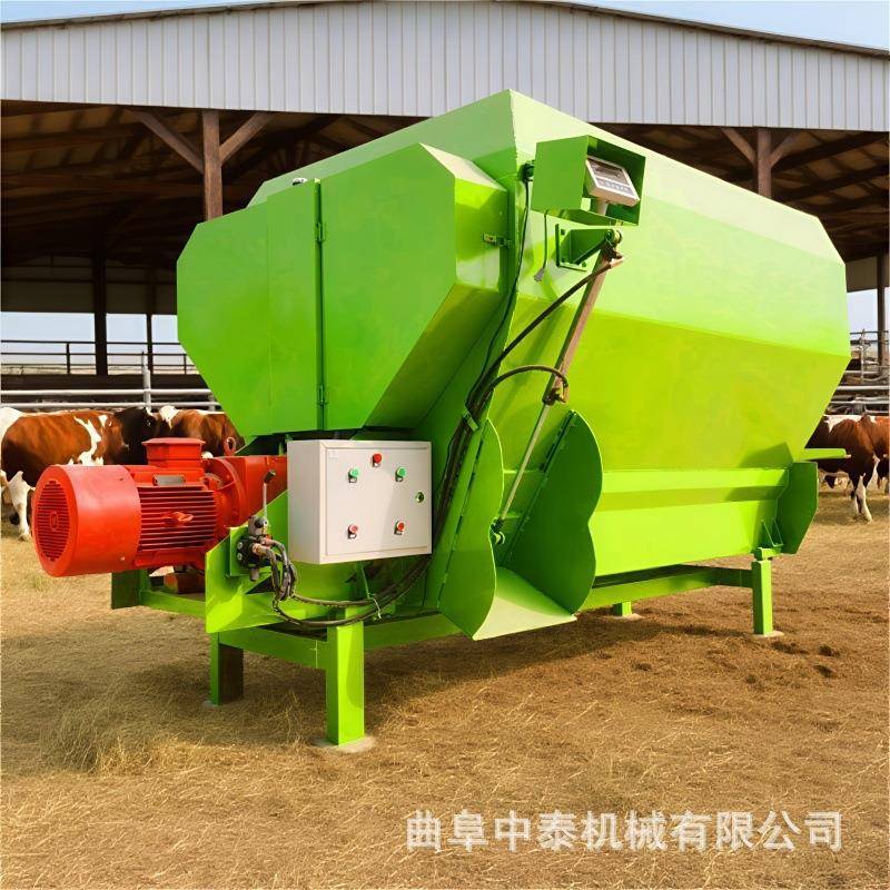 12方卧式饲草搅草机养殖场秸秆草捆粉碎混料设备青储全日粮制备机