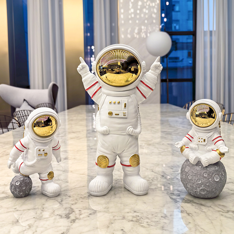 轻奢高档家居新房装饰品太空宇A航员酒柜电视柜办公室书柜桌面摆