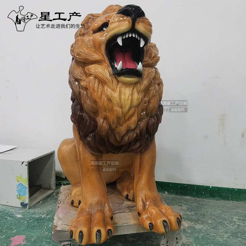 商场美陈装饰摆件玻璃钢动物仿真树脂狮子公园草坪别墅酒店雕塑