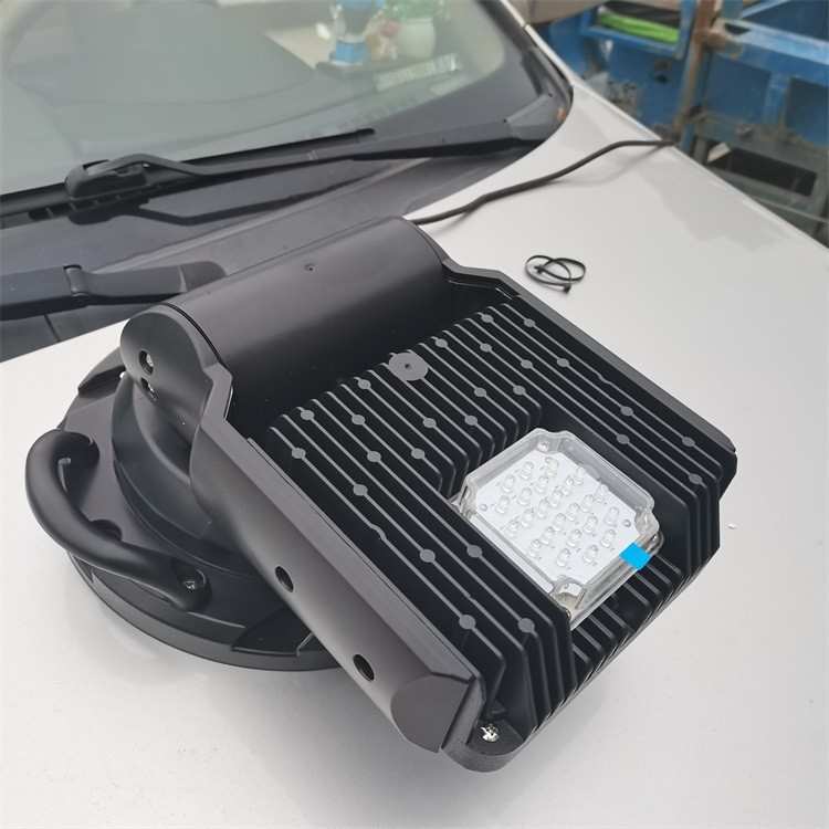 YFW6213磁吸式LED多方位搜索探照灯12V24V80W车载遥控警示灯WJ826