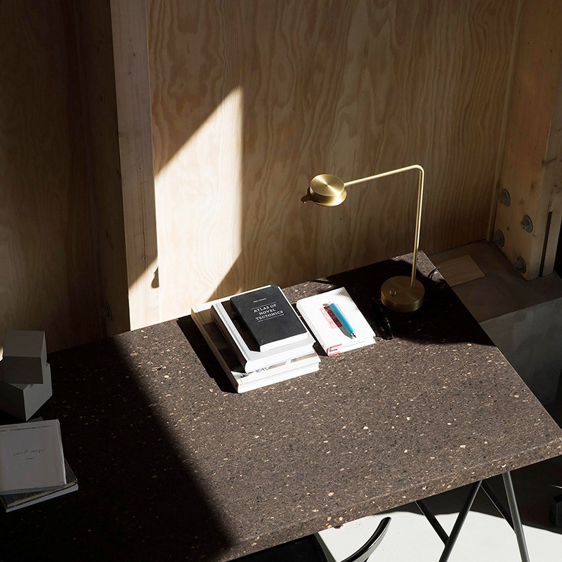 意大利现代简约阅读m书房台灯创意样板间床头个性轻奢读写铁艺台