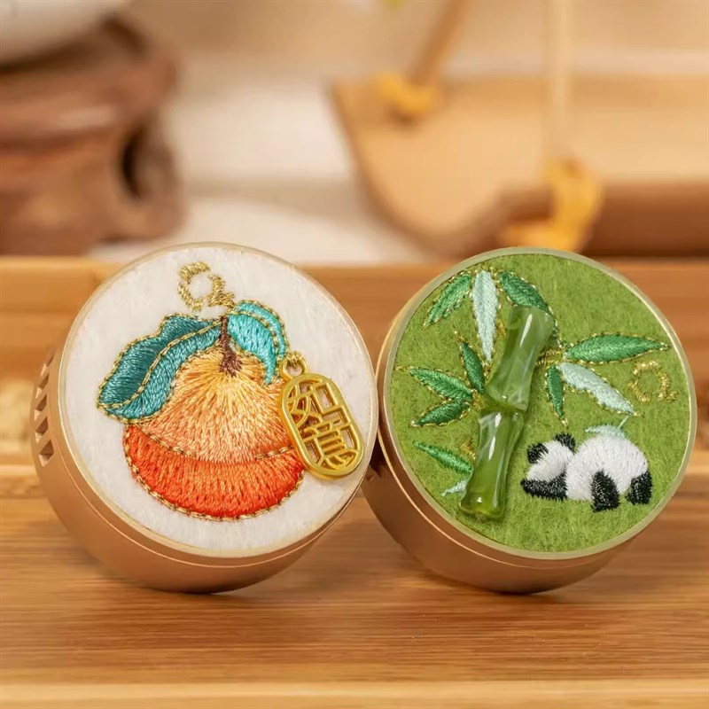 车载香氛刺绣成h品香囊出风口香片国风车载香薰中国风高档礼物创