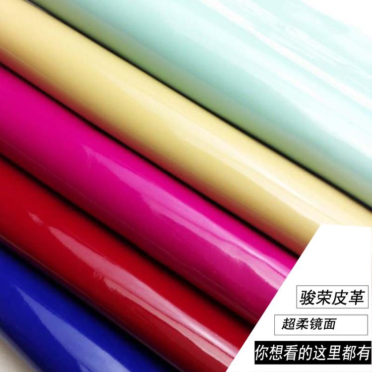 产地现货超软PU镜面皮革同底同色装饰移门软包皮料无折痕现货供应