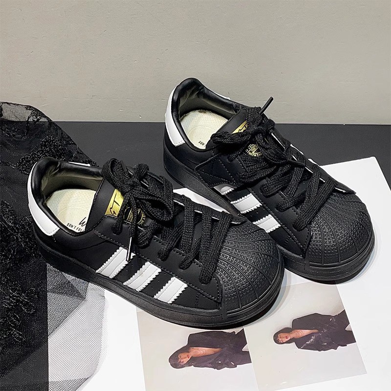 男童黑色低帮板鞋2025春季新款儿童鞋子男孩学生小白鞋软底运动鞋