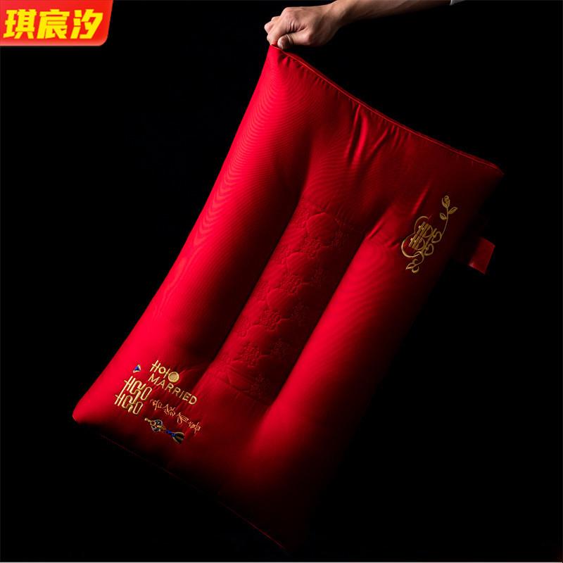 婚庆贡缎羽丝绒枕结婚乳胶枕头芯柔软刺绣枕芯婚房床上用品不掉色