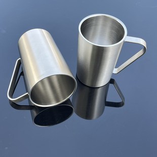 304不锈钢啤酒杯双层水杯带手柄户外饮水口杯隔热防烫杯子