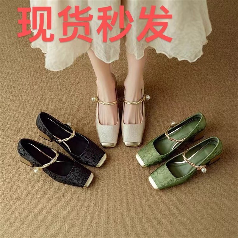 中国风法式手工轻奢压花丝绸牛皮中跟鞋女拼色方头一W字带粗跟单